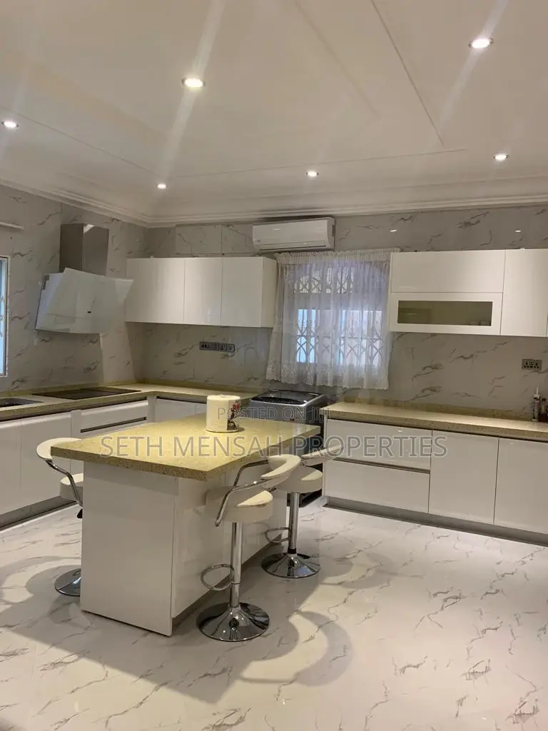 5bdrm House in Skm, Bawaleshie for Sale