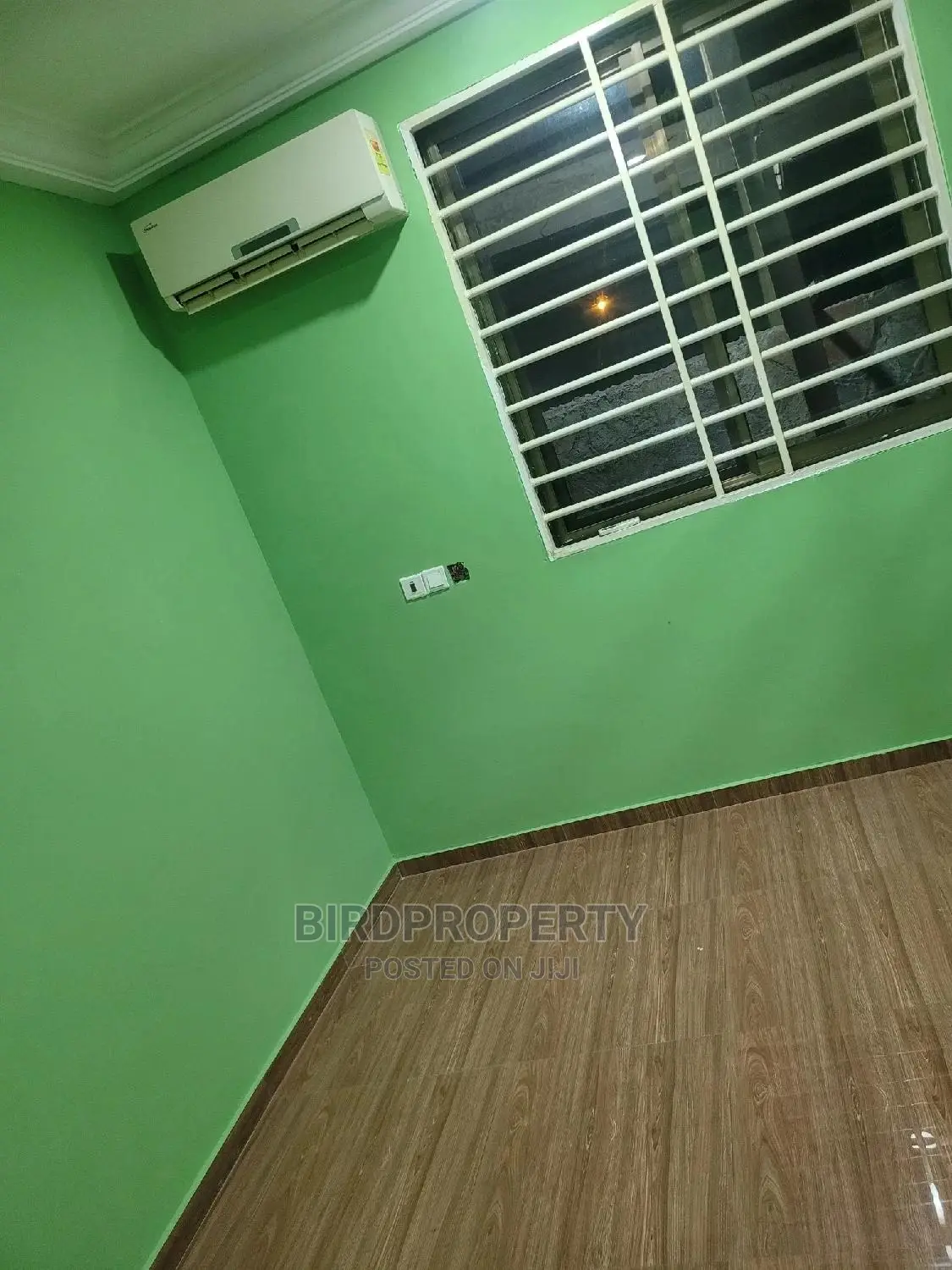 1bdrm Room & Parlour in Birdproperty, School Junction for rent
