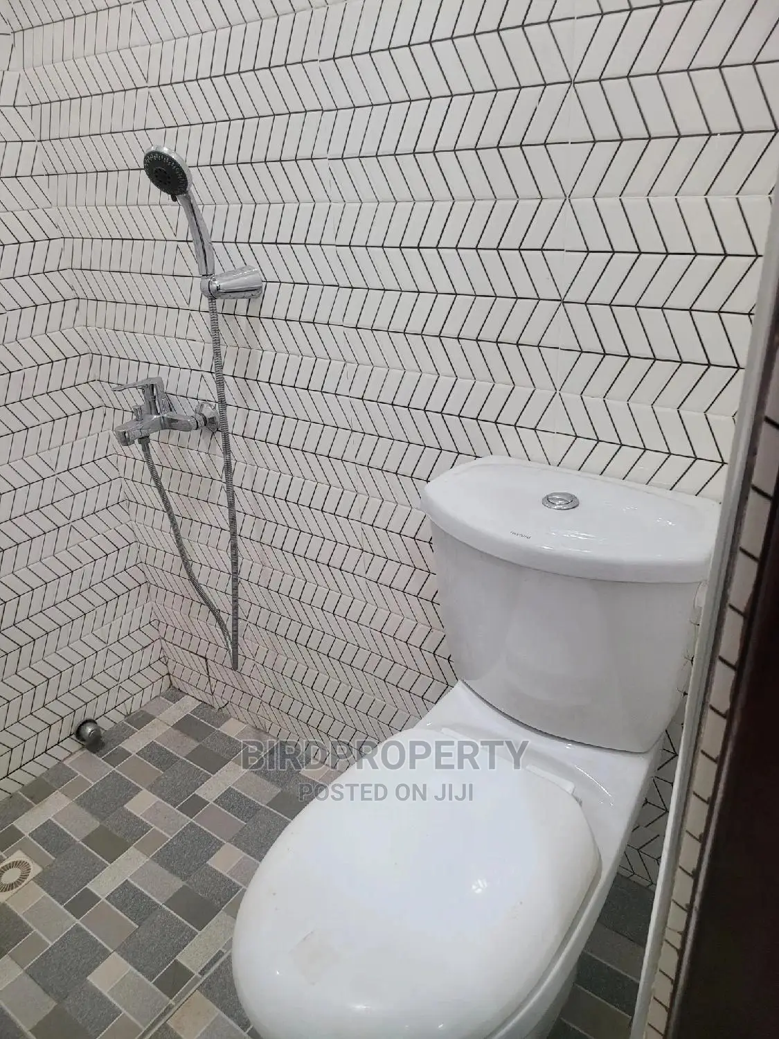1bdrm Room & Parlour in Birdproperty, School Junction for rent
