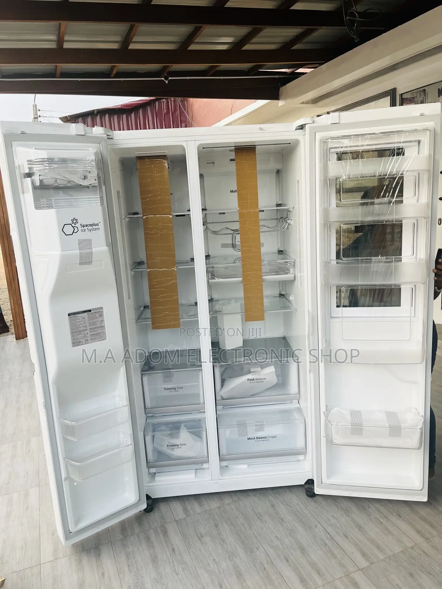 White Colour 635 Litres Smart Instaview Door in Door Fridge