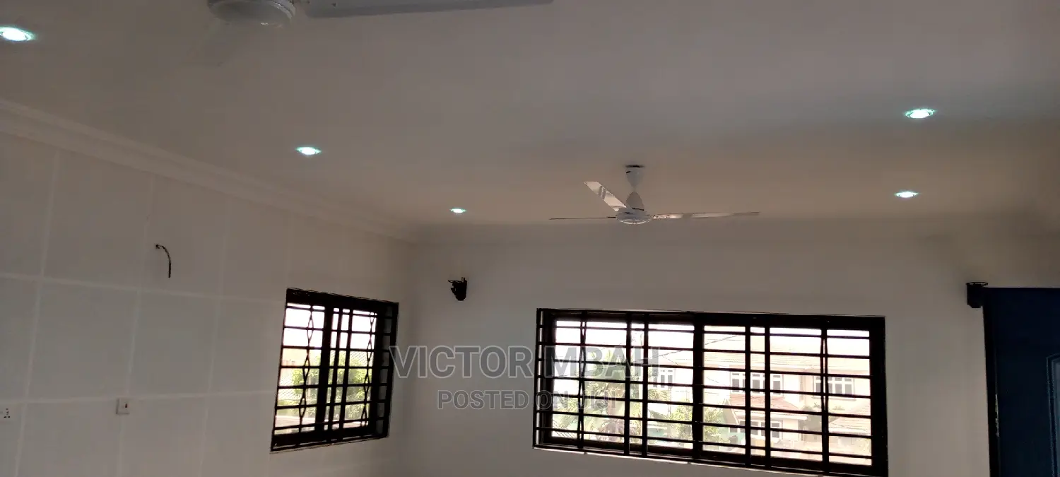 3bdrm Penthouse in Comm 25 Around, Tema Metropolitan for rent