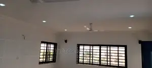 3bdrm Penthouse in Comm 25 Around, Tema Metropolitan for rent