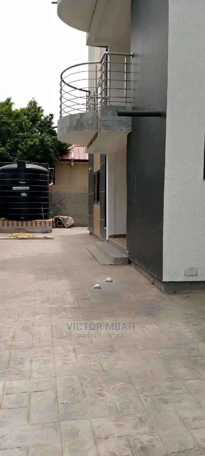 3bdrm Penthouse in Comm 25 Around, Tema Metropolitan for rent