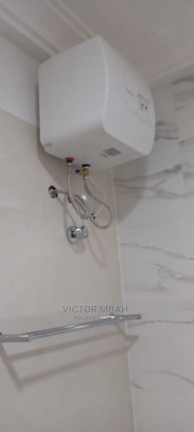 3bdrm Penthouse in Comm 25 Around, Tema Metropolitan for rent