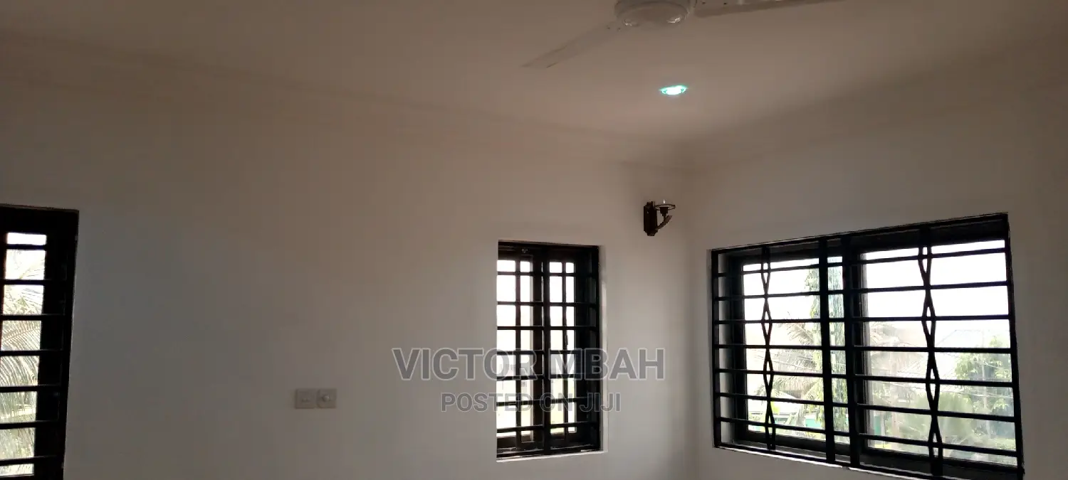 3bdrm Penthouse in Comm 25 Around, Tema Metropolitan for rent