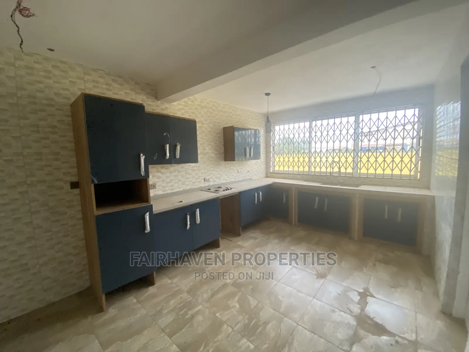 8bdrm House in Community 19, Accra Metropolitan for Rent