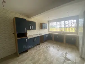 8bdrm House in Community 19, Accra Metropolitan for Rent
