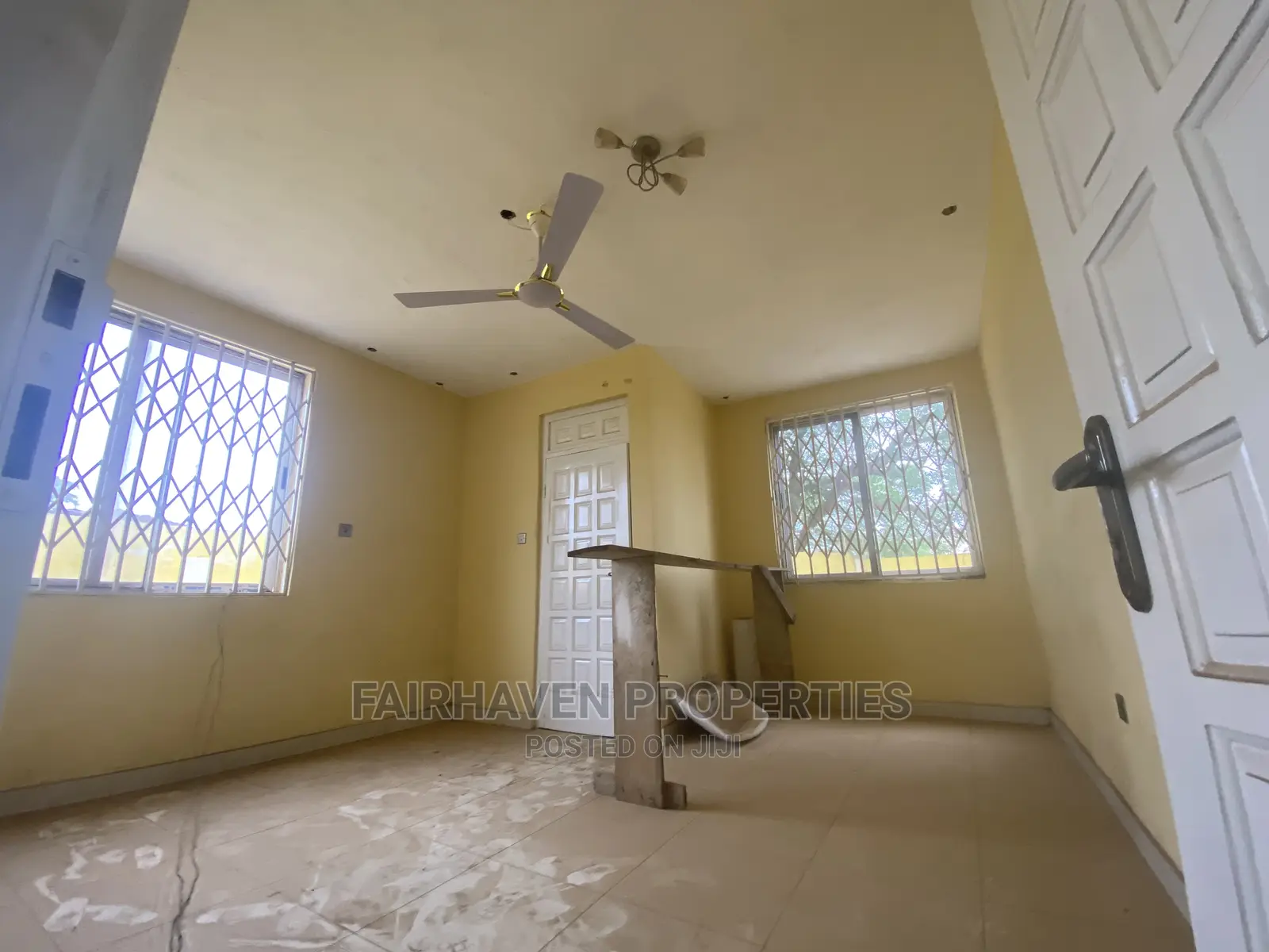 8bdrm House in Community 19, Accra Metropolitan for Rent