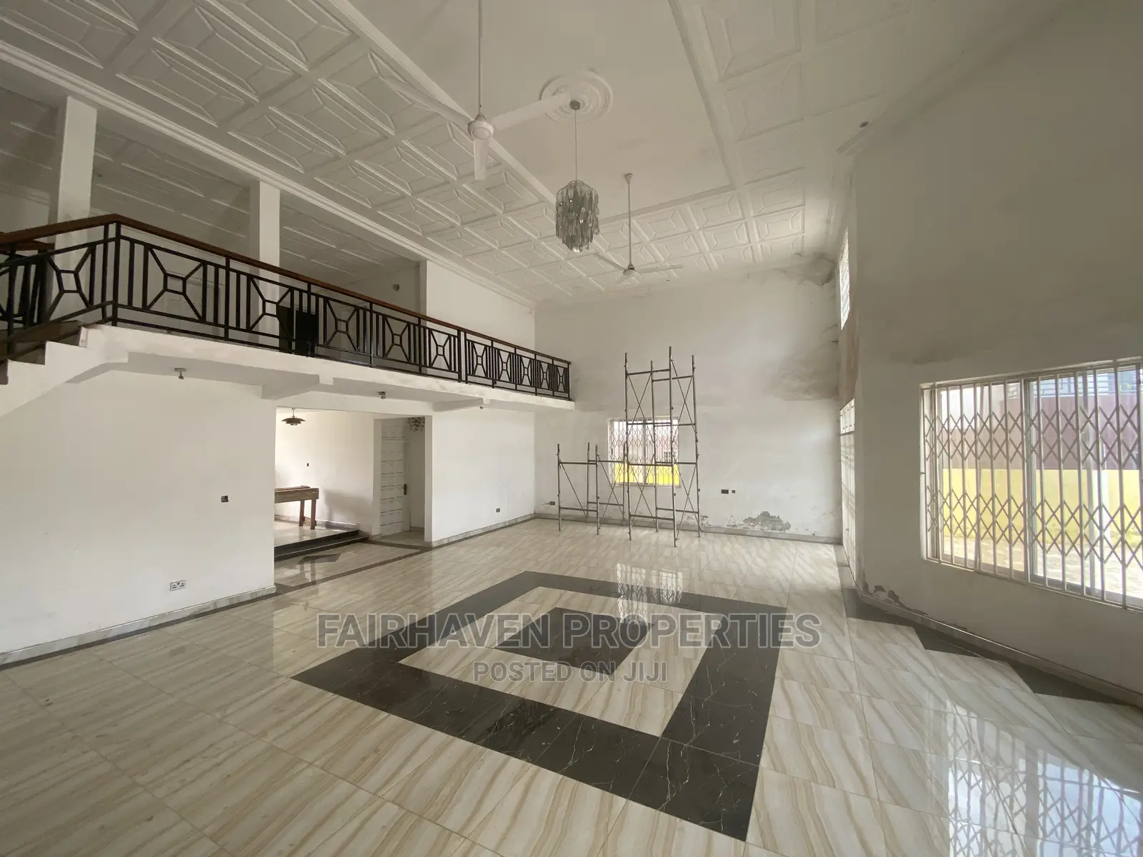 8bdrm House in Community 19, Accra Metropolitan for Rent