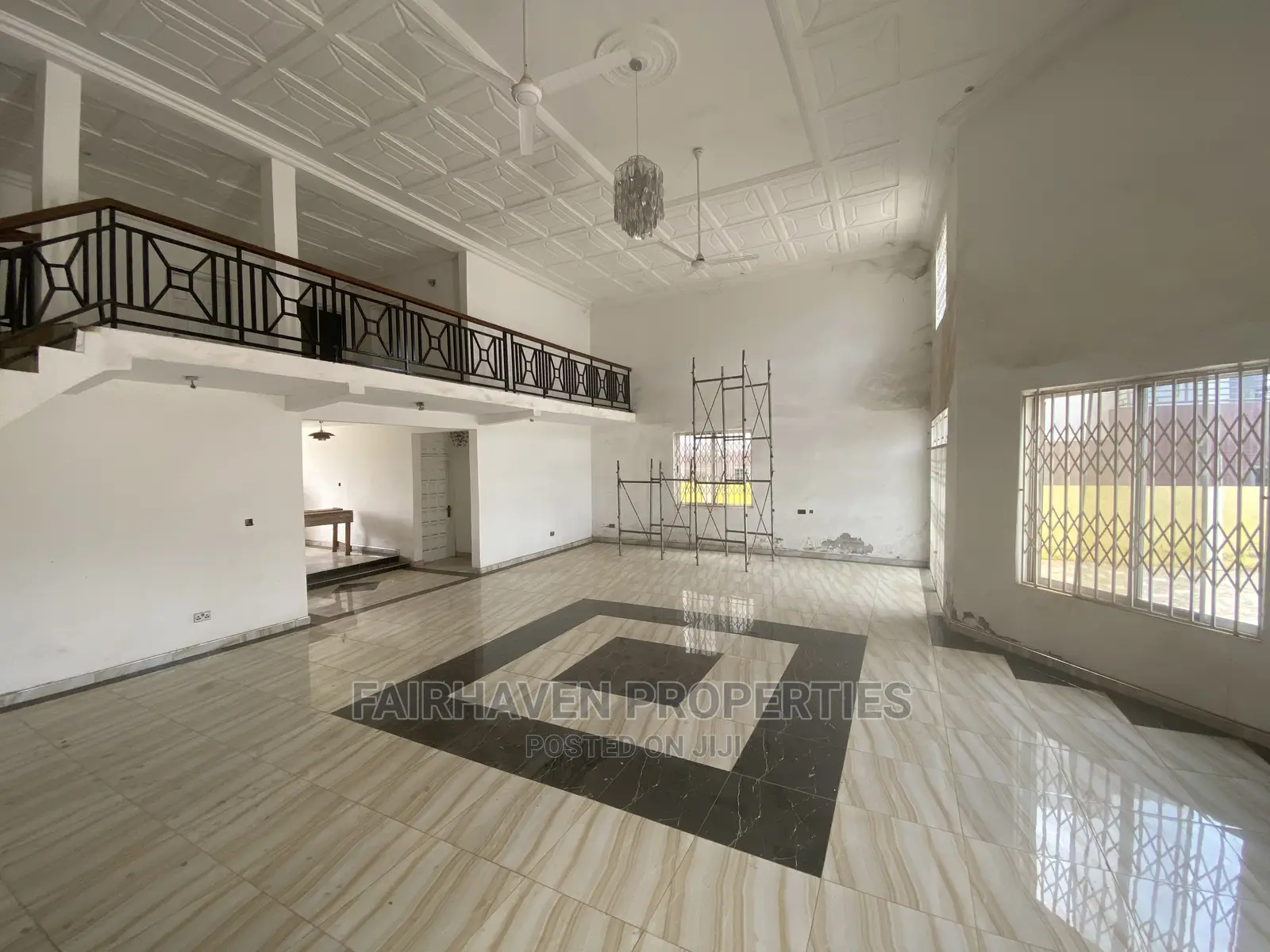 8bdrm House in Community 19, Accra Metropolitan for Rent