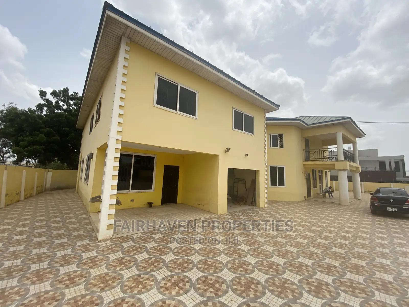 8bdrm House in Community 19, Accra Metropolitan for Rent