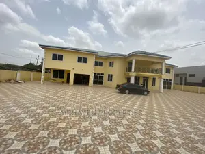 8bdrm House in Community 19, Accra Metropolitan for Rent