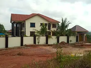 8bdrm House in Fredimens Real, Kumasi Metropolitan for Sale