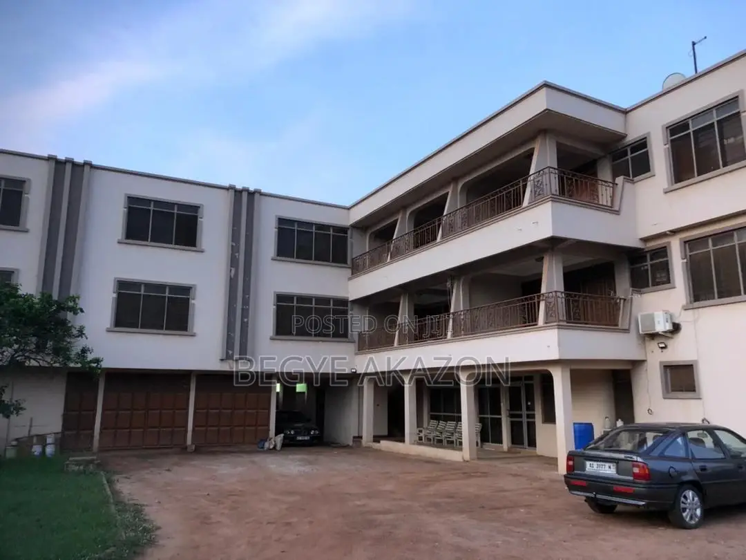 10bdrm Block of Flats in Frafraha, Adenta for sale