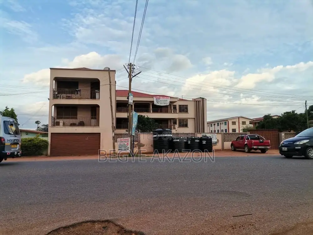 10bdrm Block of Flats in Frafraha, Adenta for sale