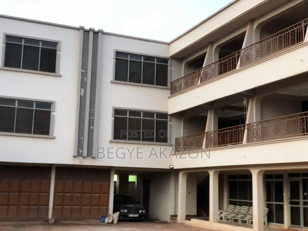 10bdrm Block of Flats in Frafraha, Adenta for sale