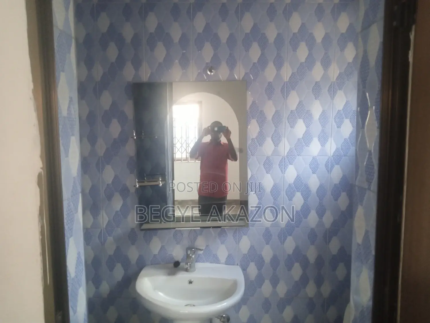 10bdrm Block of Flats in Frafraha, Adenta for sale
