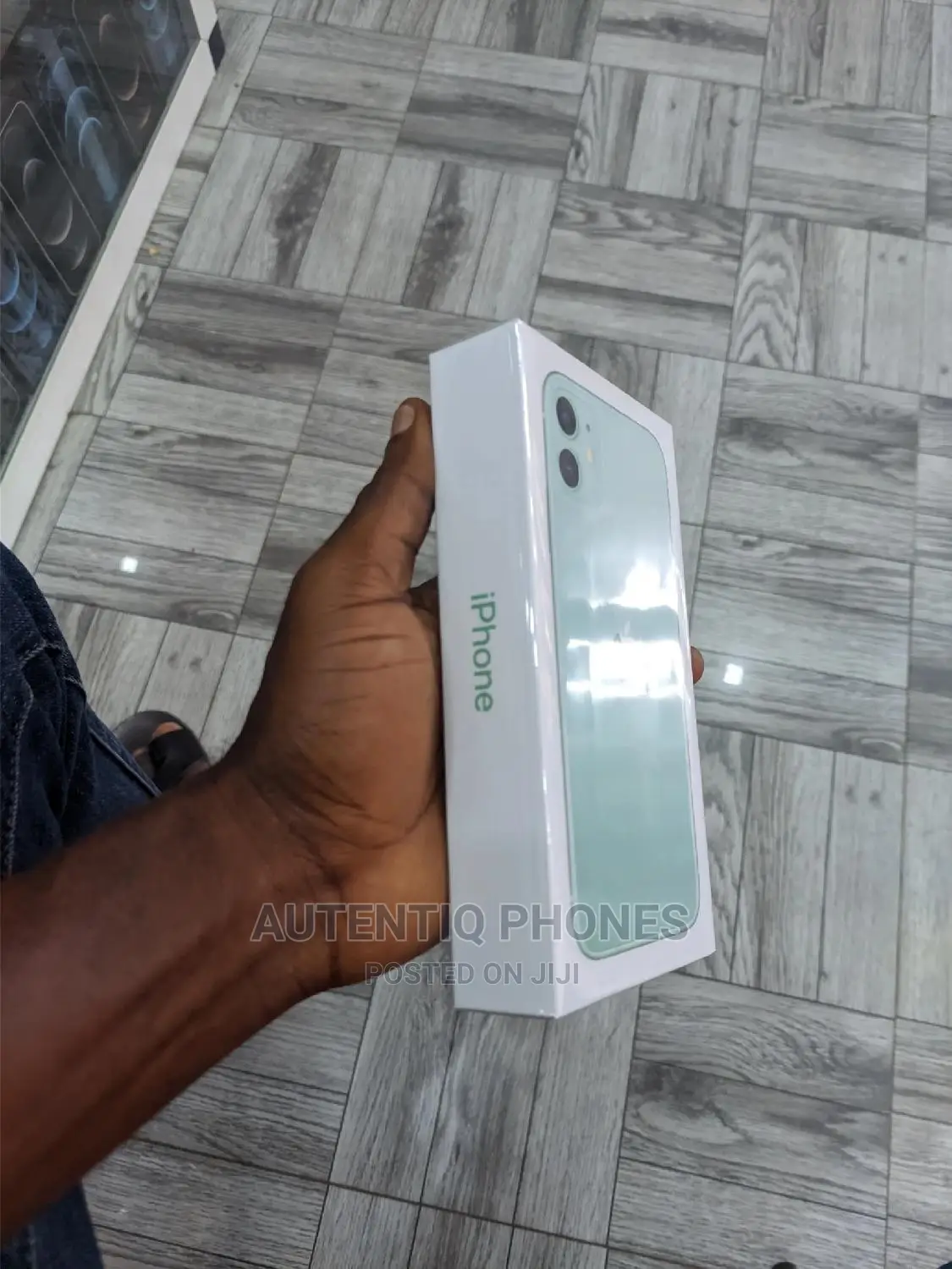 New Apple iPhone 11 128 GB Green