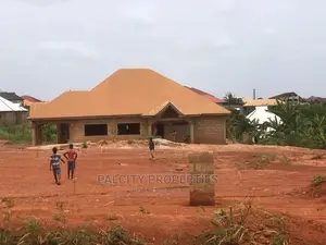 6bdrm House in Santasi Darko, Kumasi Metropolitan for Sale
