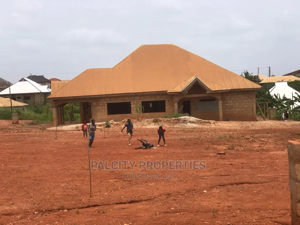6bdrm House in Santasi Darko, Kumasi Metropolitan for Sale