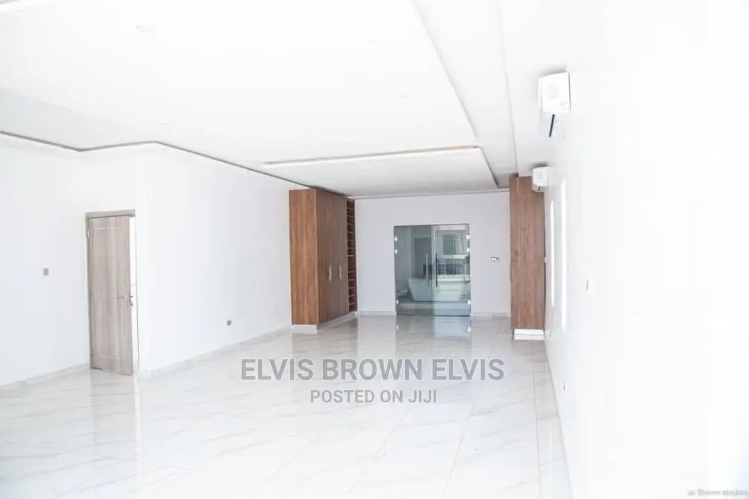 4bdrm Mansion in Living Large, East Legon for Sale