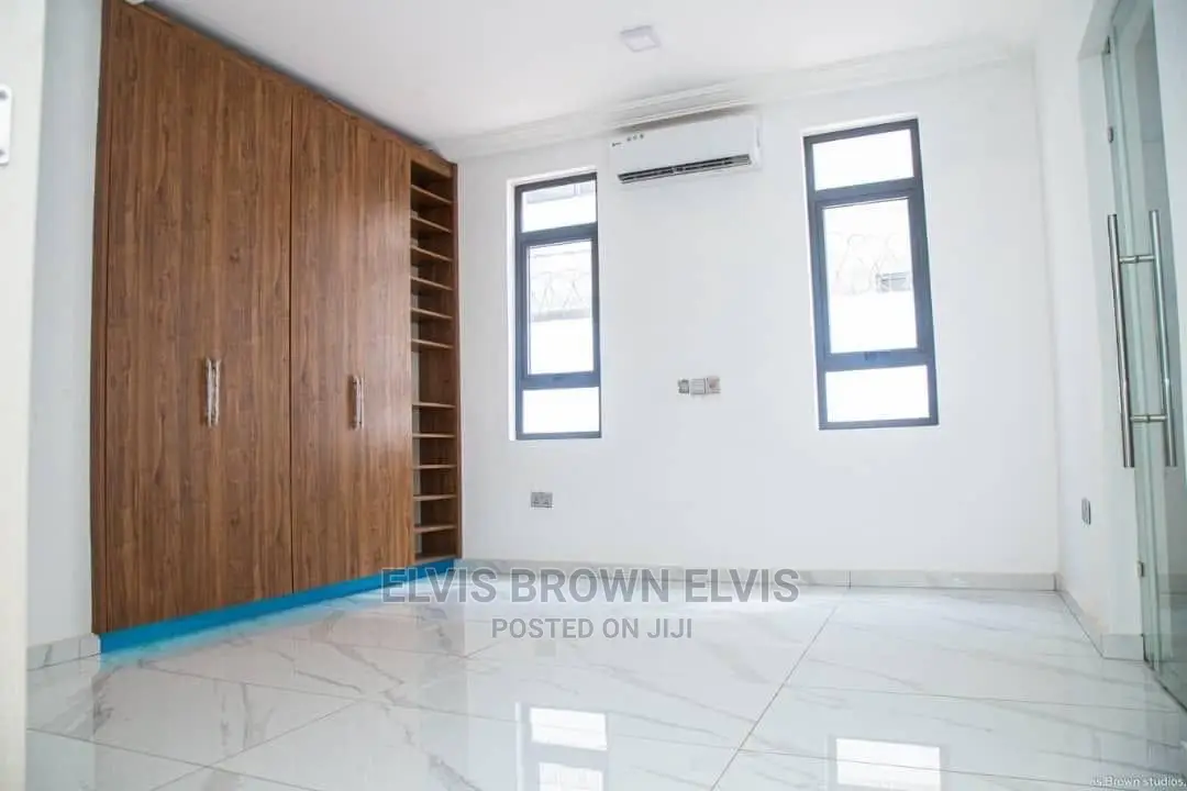 4bdrm Mansion in Living Large, East Legon for Sale