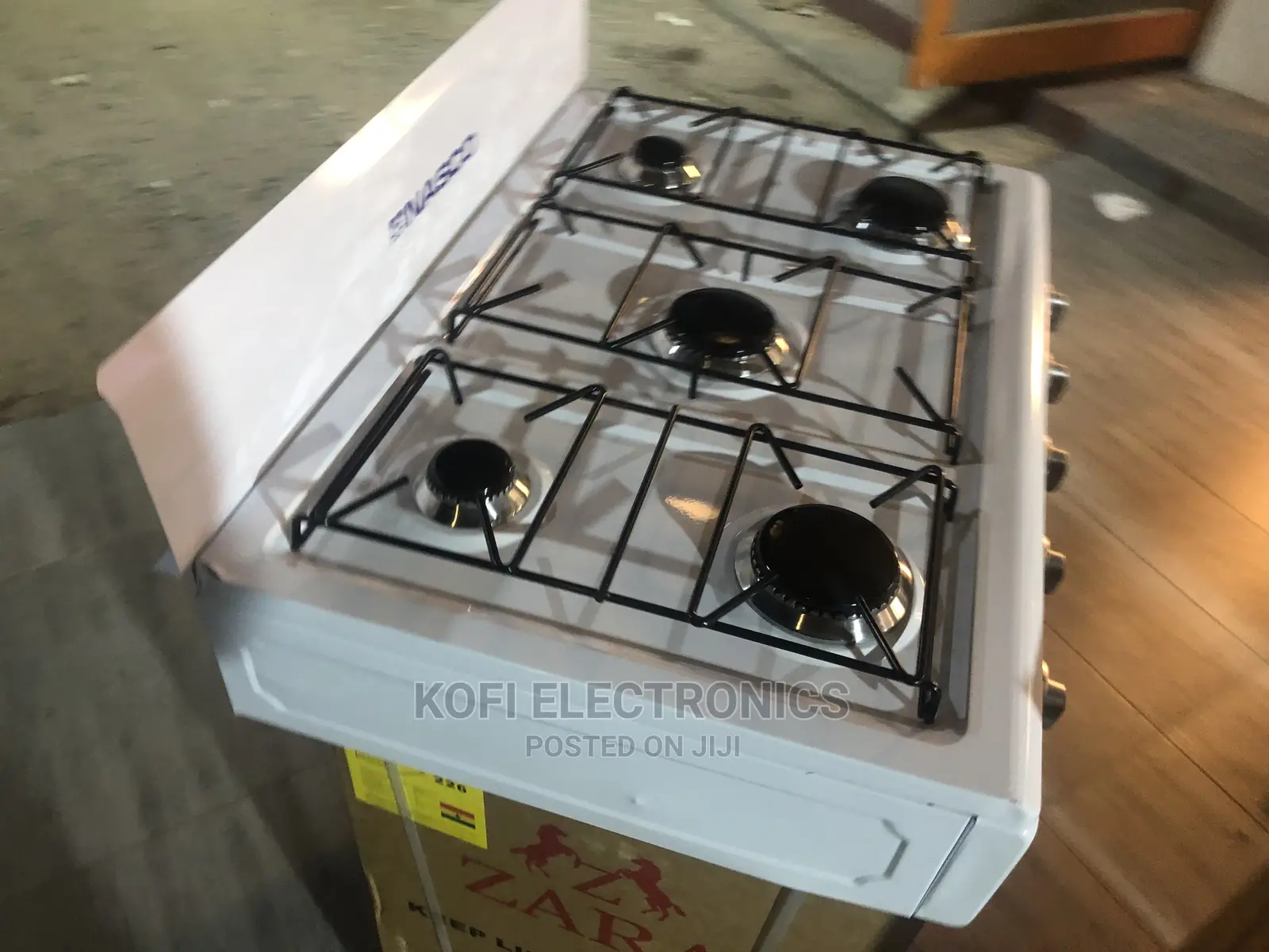Sturdy Design Nasco 5 Burner Gas Stove With Shelve Stands