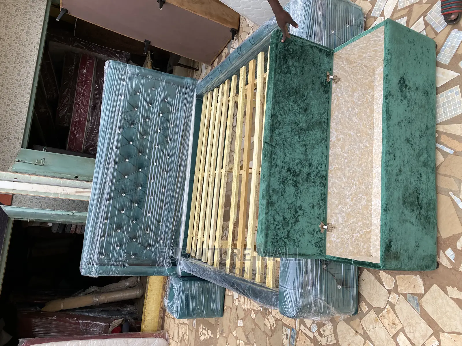 Promotional Queen Bed Frame With Aotoman.