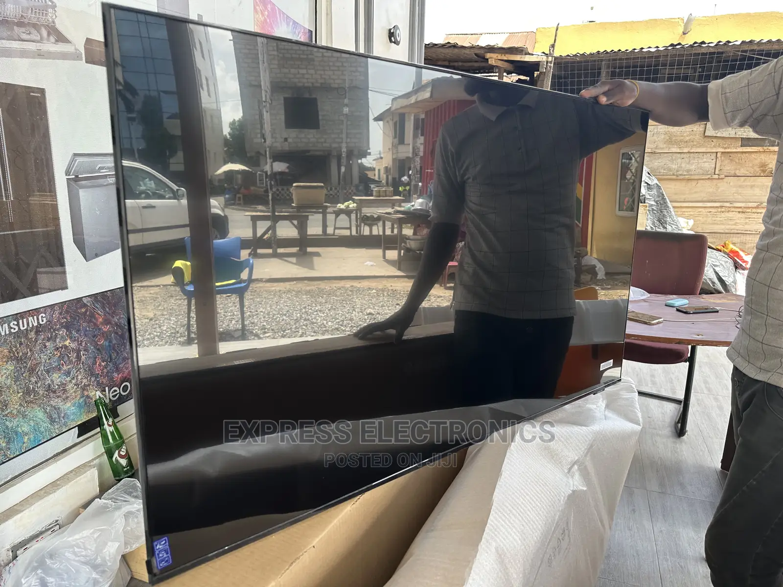 85BU8072 Samsung UHD Tv Fresh in Box