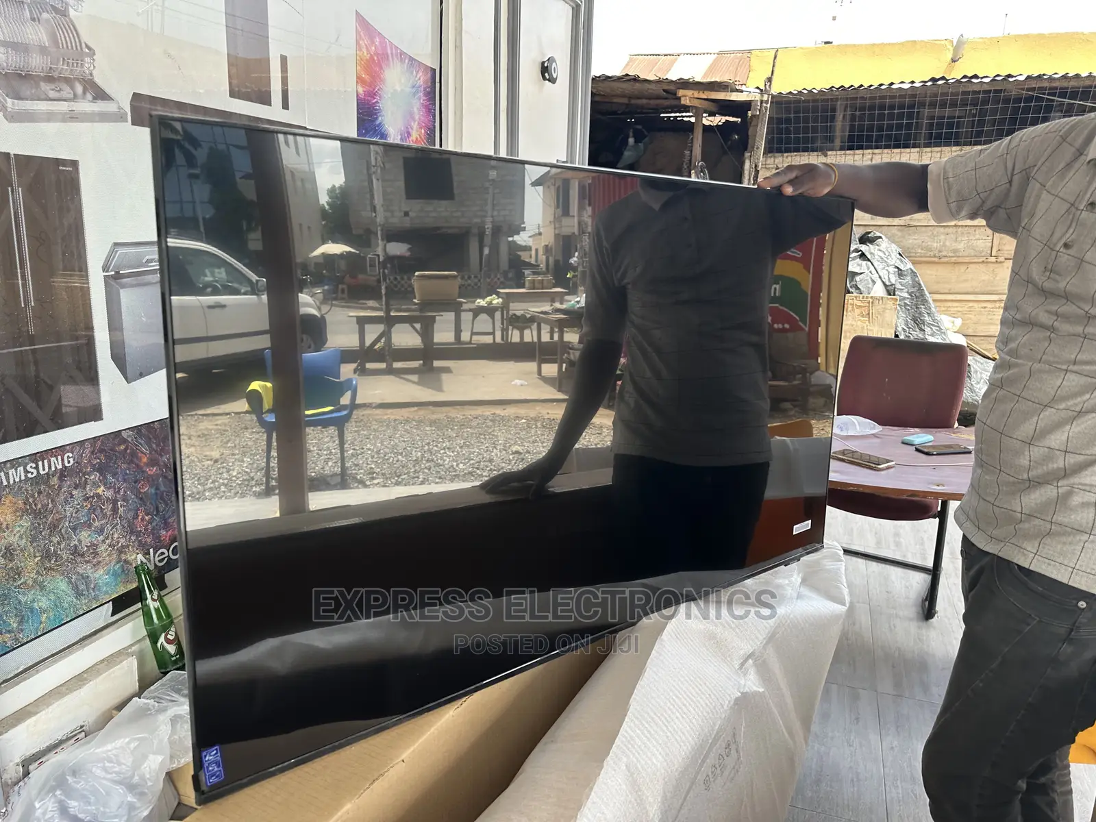 85BU8072 Samsung UHD Tv Fresh in Box
