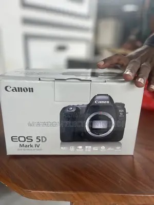 Canon Eos 5d Mark Iv With Lens 24-105mm