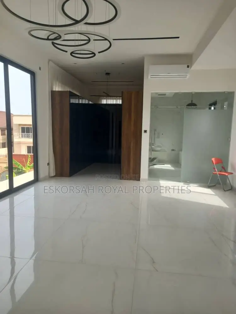 4bdrm House in East Legon, Adjiriganor for sale