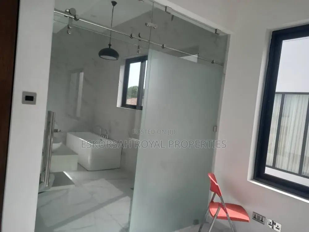 4bdrm House in East Legon, Adjiriganor for sale