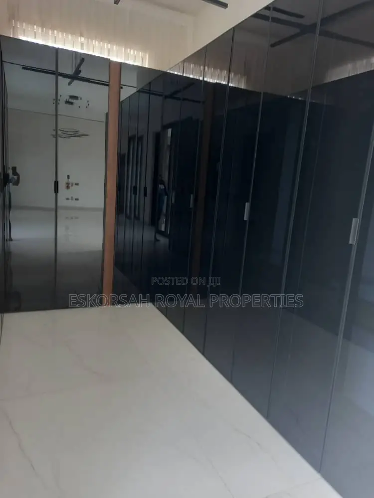 4bdrm House in East Legon, Adjiriganor for sale