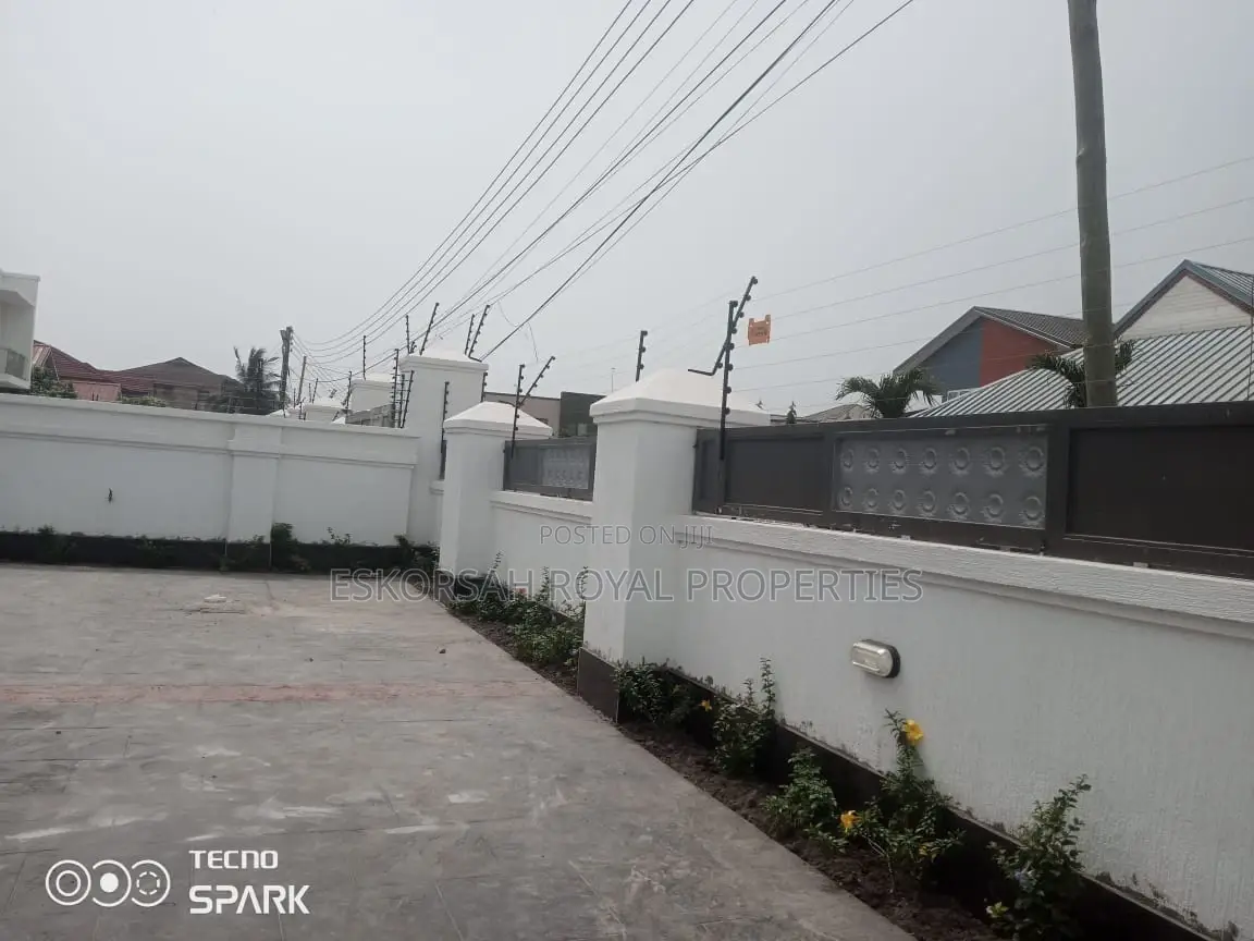 4bdrm House in Obinim, Adjiriganor for sale