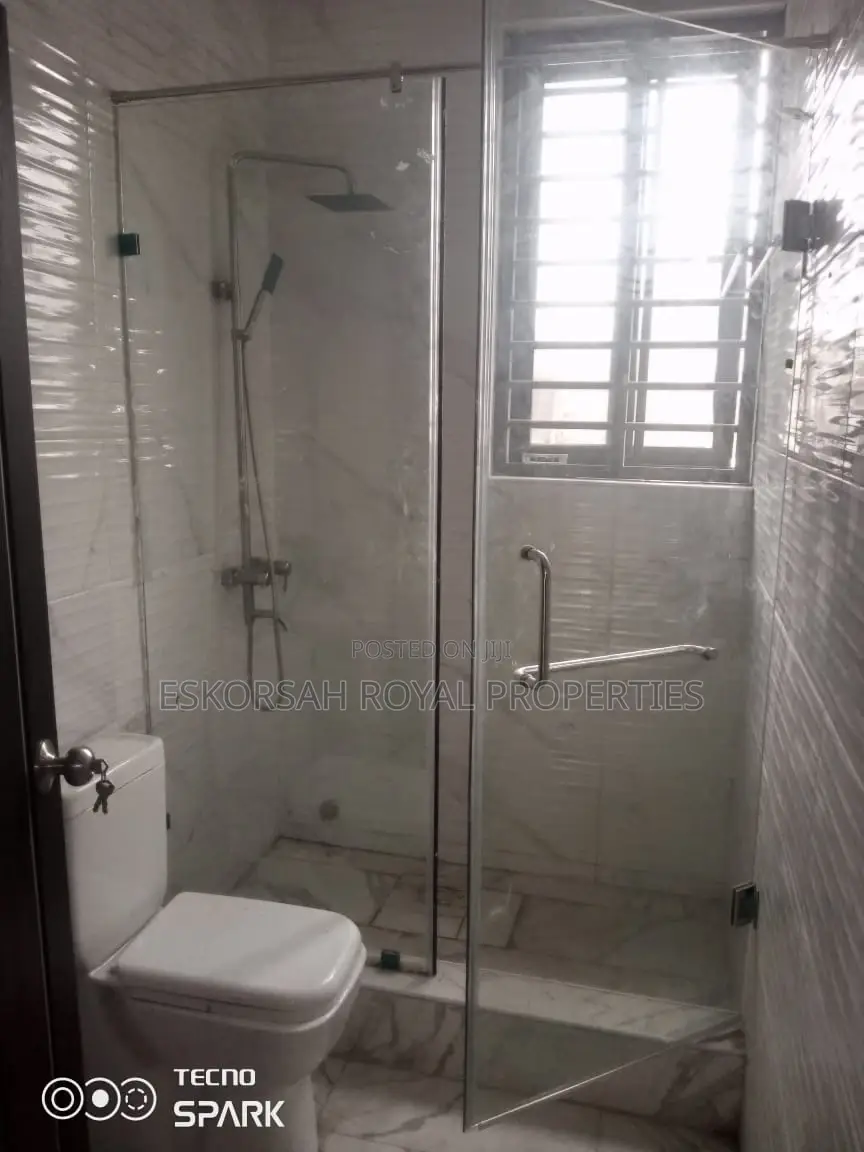 4bdrm House in Obinim, Adjiriganor for sale