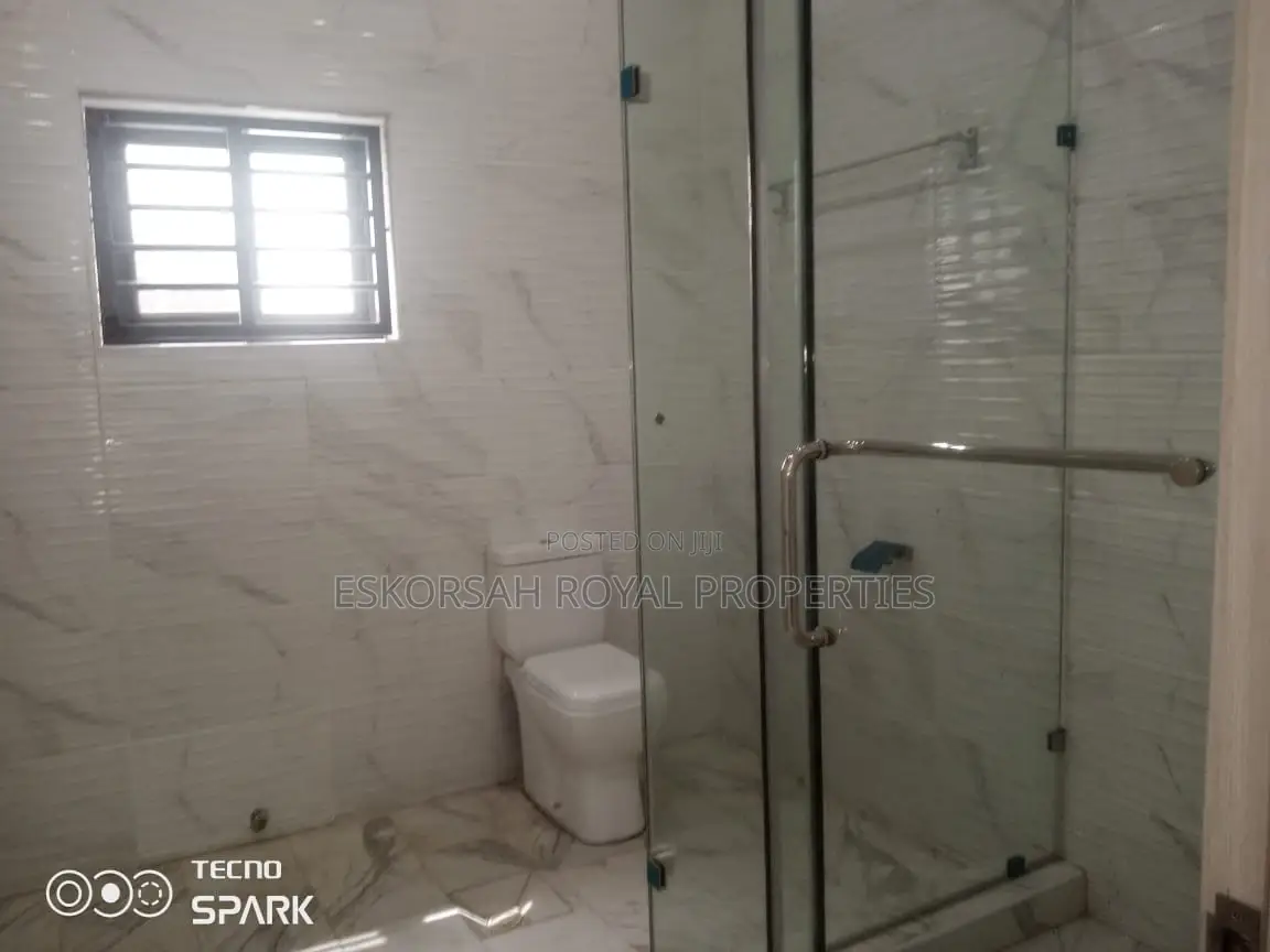 4bdrm House in Obinim, Adjiriganor for sale