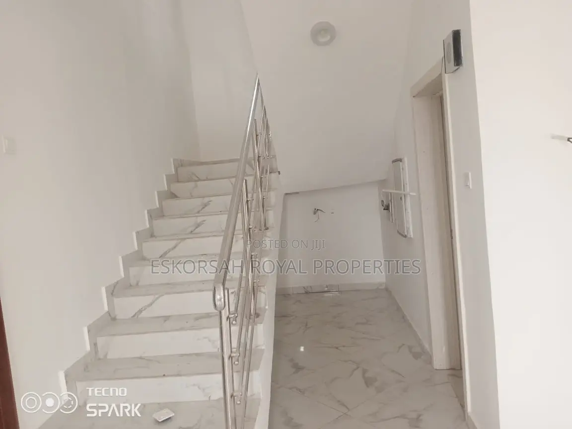 4bdrm House in Obinim, Adjiriganor for sale
