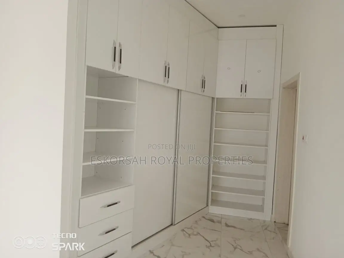 4bdrm House in Obinim, Adjiriganor for sale