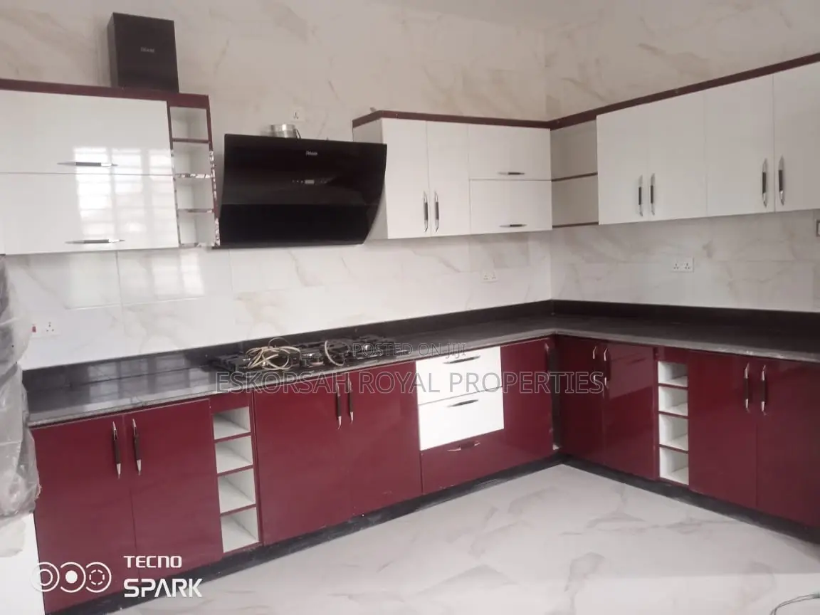 4bdrm House in Obinim, Adjiriganor for sale