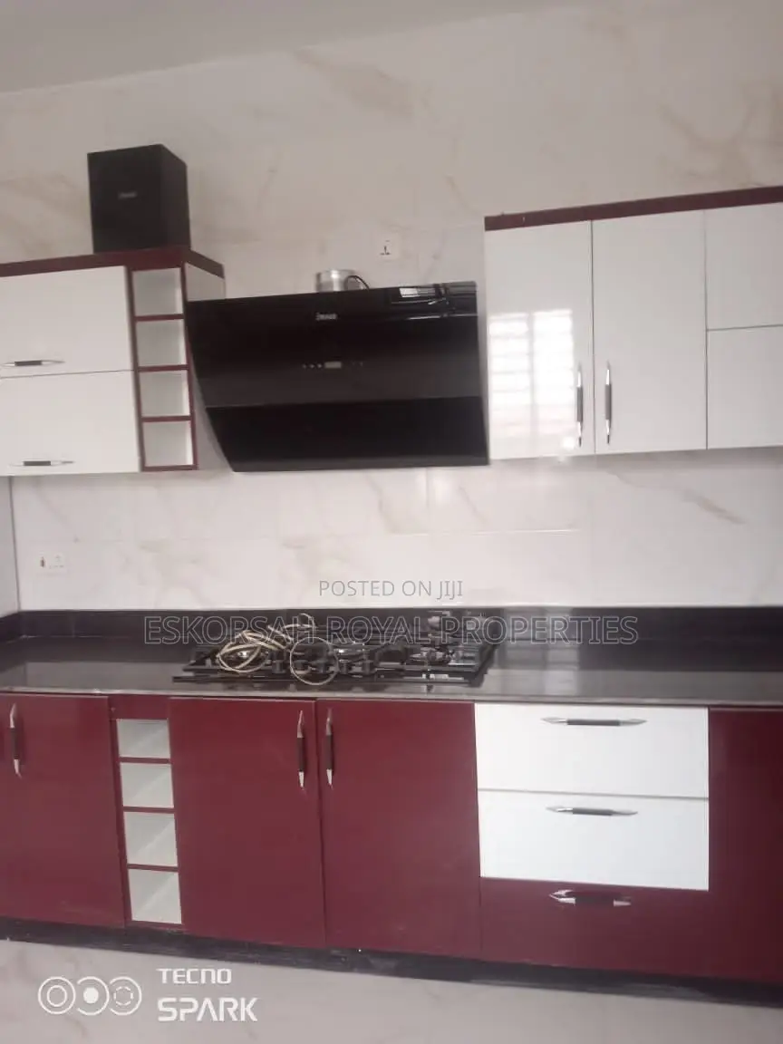 4bdrm House in Obinim, Adjiriganor for sale