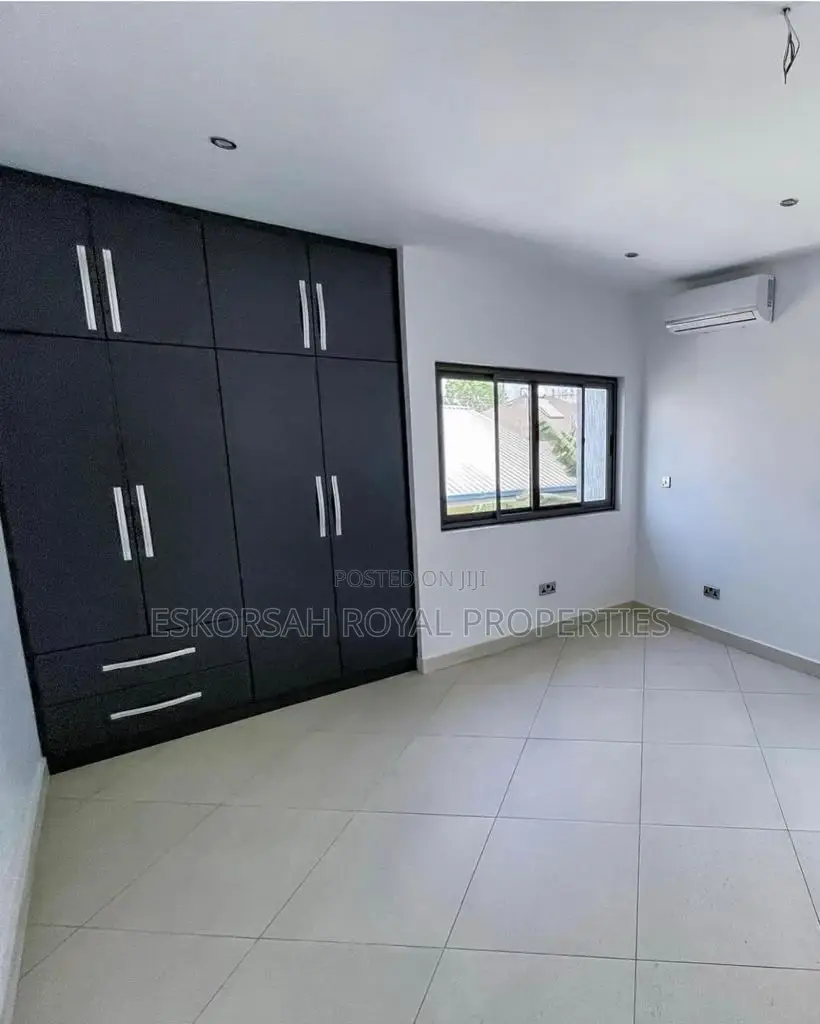 4bdrm House in Obinim, Adjiriganor for sale
