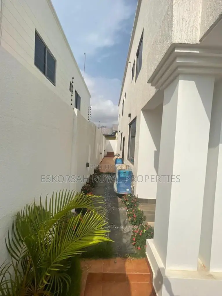 4bdrm House in Obinim, Adjiriganor for sale