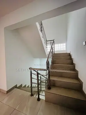 5bdrm House in Skm, Airport Residential Area for Sale