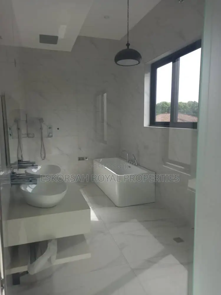 4bdrm House in East Legon, Adjiriganor for sale