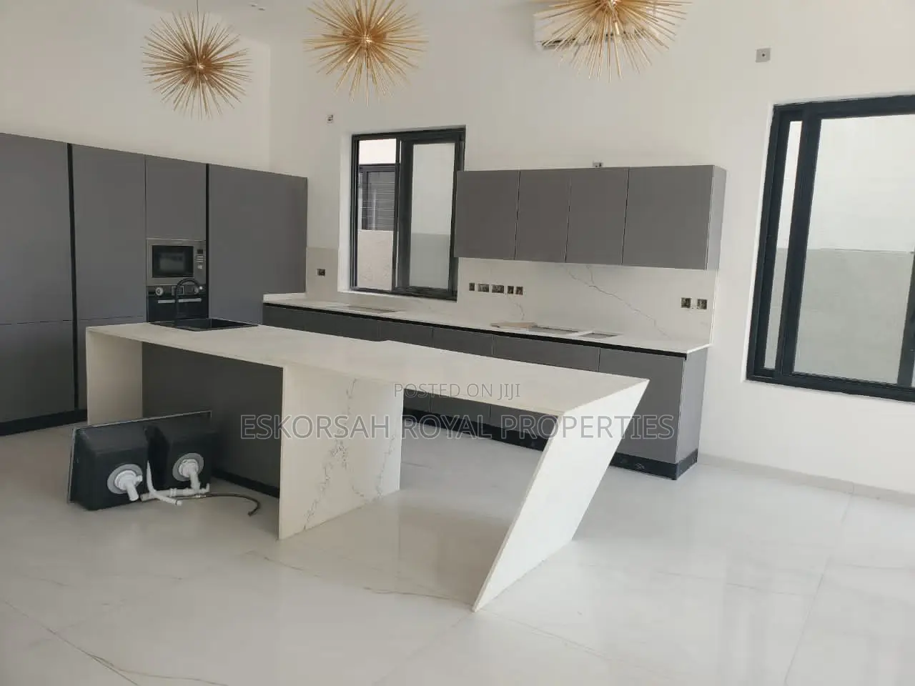 4bdrm House in East Legon, Adjiriganor for sale