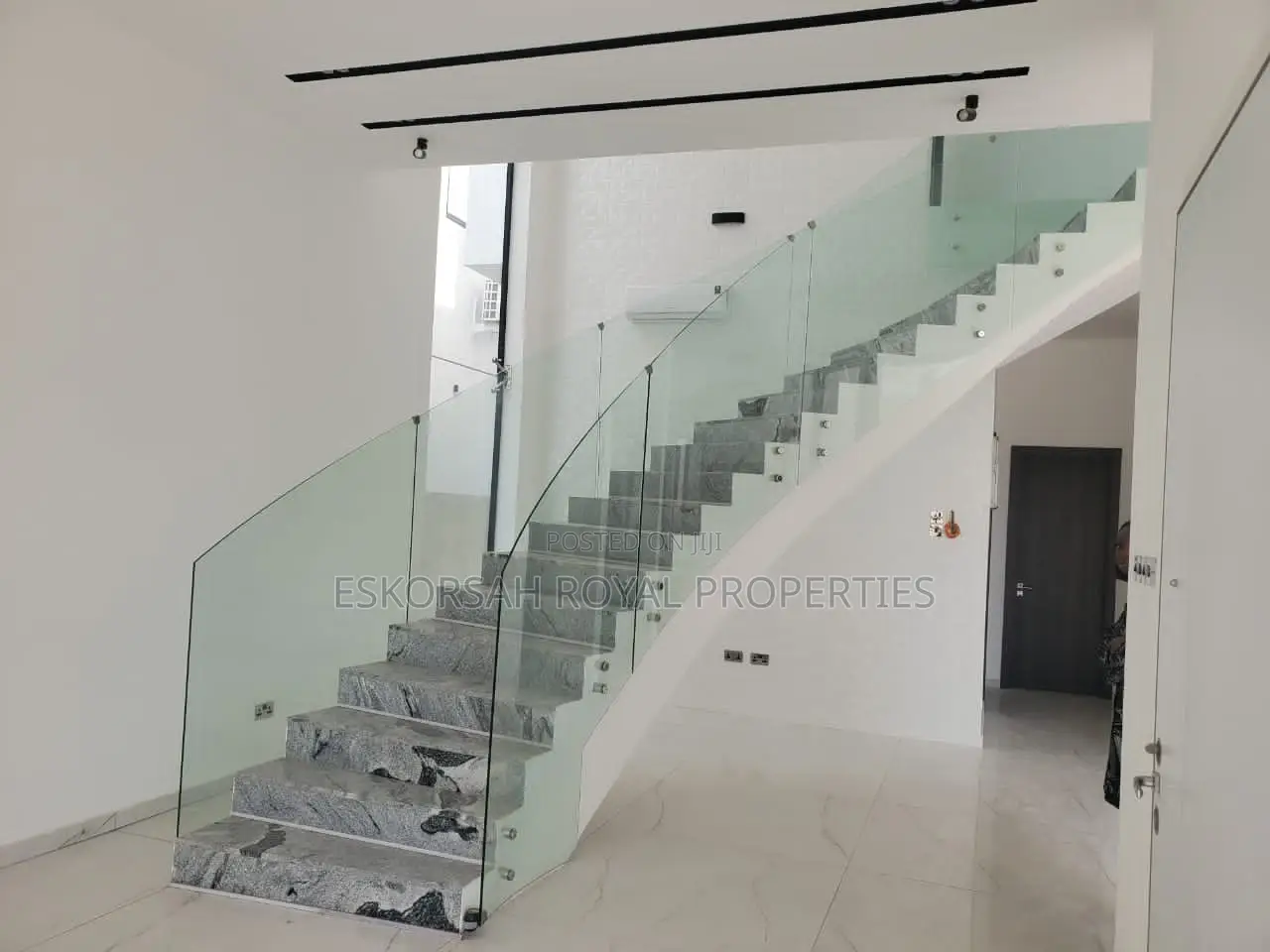 4bdrm House in East Legon, Adjiriganor for sale