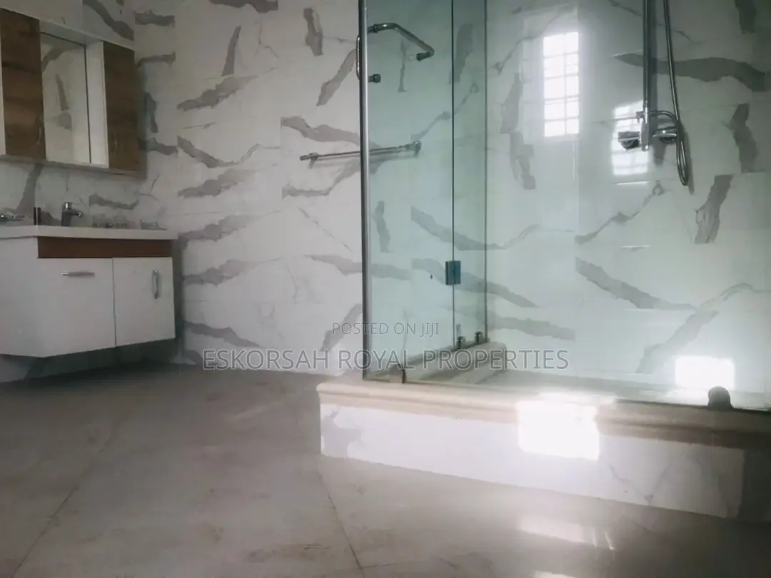 5bdrm House in East Legon Hills for sale