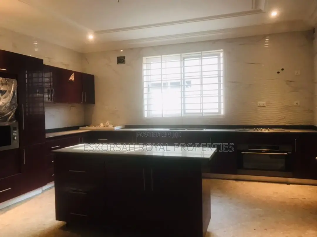 5bdrm House in East Legon Hills for sale