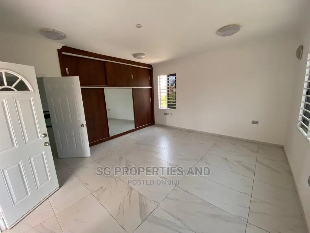 3bdrm House in Sakumono, Accra Metropolitan for Sale